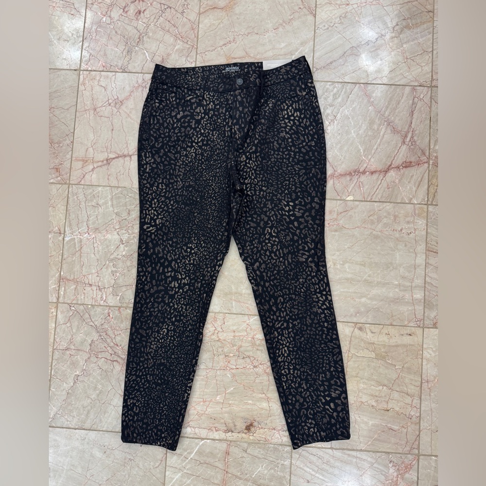 Chico's Black and Gold animal print leopard Pants jeggings NWT! Size 1.5P or 10P